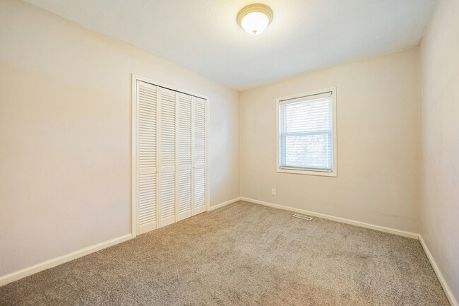 Building Photo - Charming 3-bed/2 bath home with large yard, screened deck located minutes from Brier Creek!