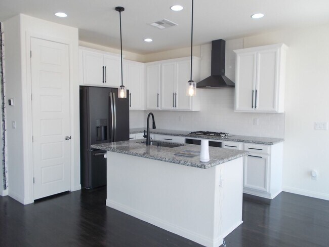 Building Photo - Modern Luxury Rental with Stunning Red Roc...