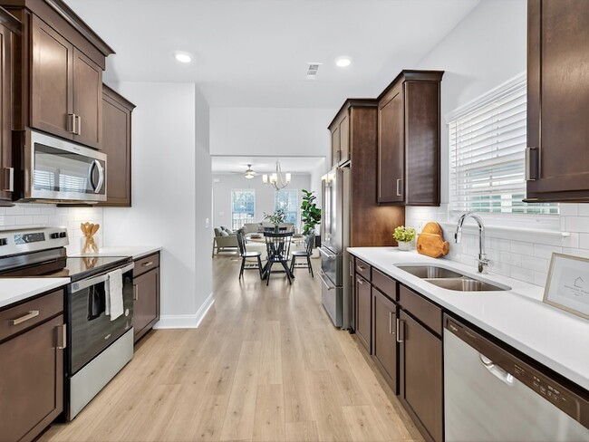 Building Photo - 3254 Tasker Dr