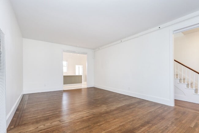 Building Photo - 3 Bed / 2 Bath pet friendly large and sunny unit on 24th St in Noe Valley. YouTube tour!