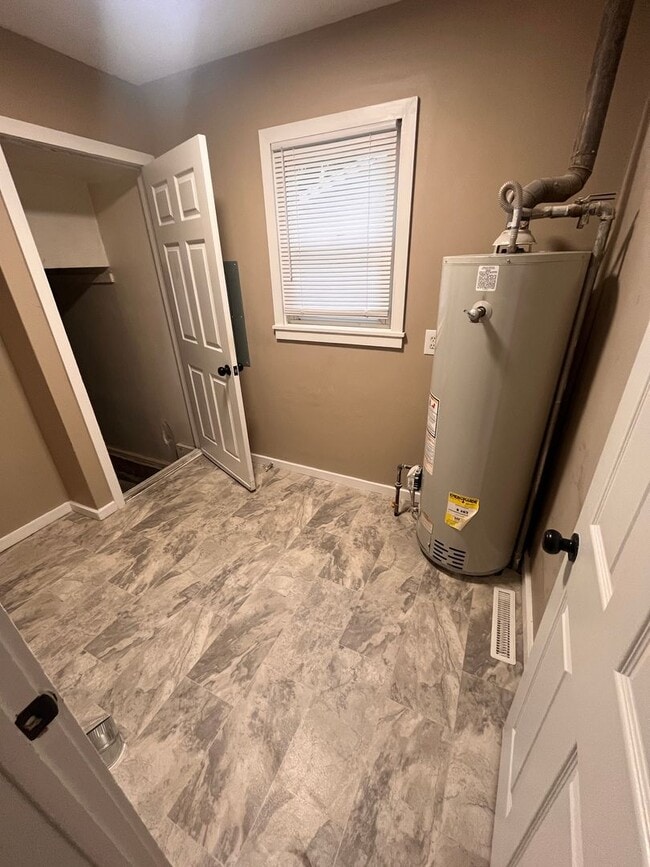 Building Photo - 3 bedroom 2 bathroom located near MSU