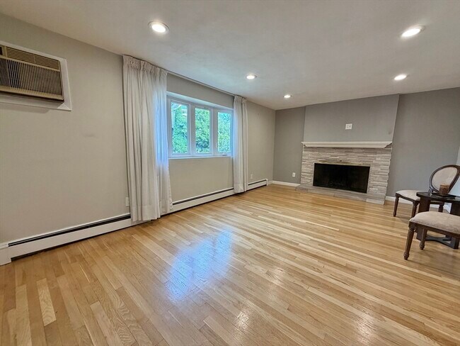 Building Photo - 39 Townly Rd