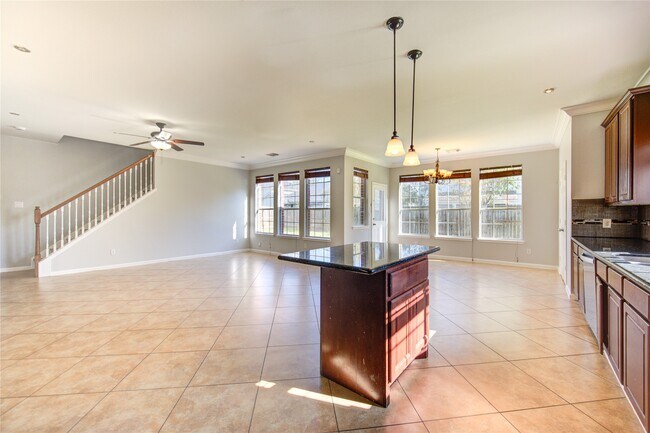 Building Photo - 5527 Gatesprings Ln