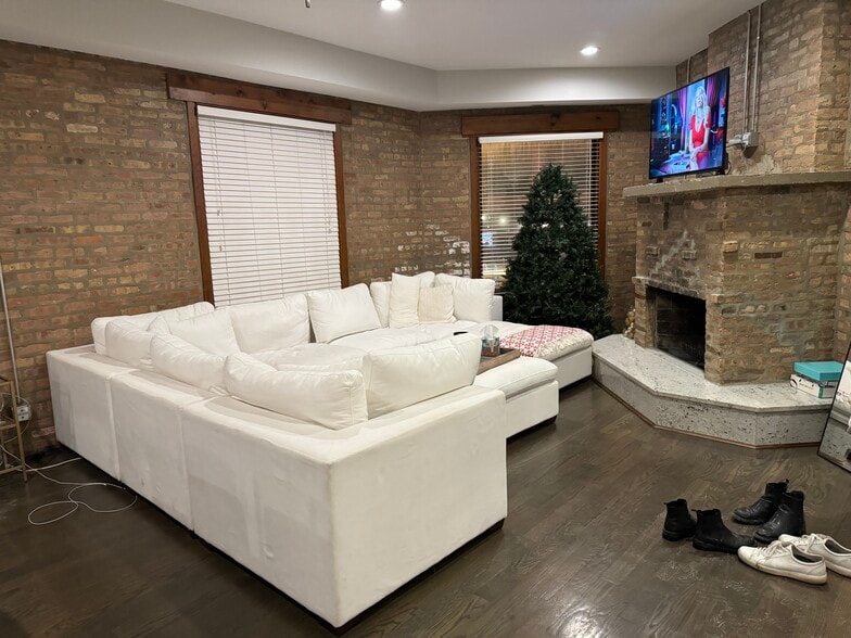 Building Photo - 2475 N Lincoln Ave