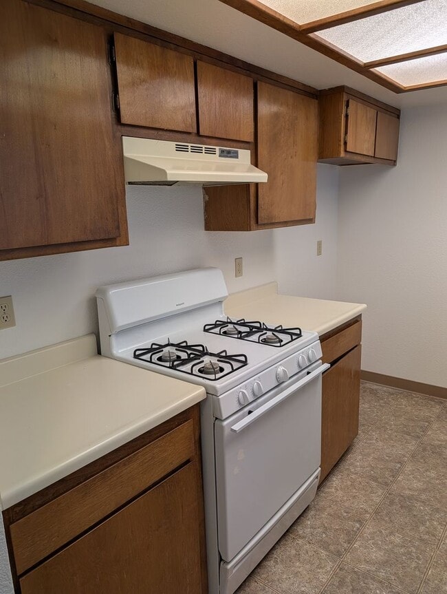 Building Photo - Great Townhouse in Anderson
