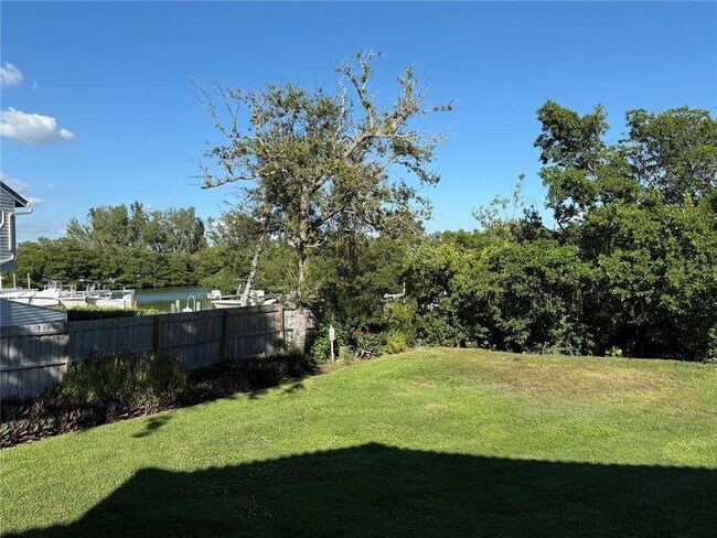 Building Photo - 1515 Pinellas Bayway S