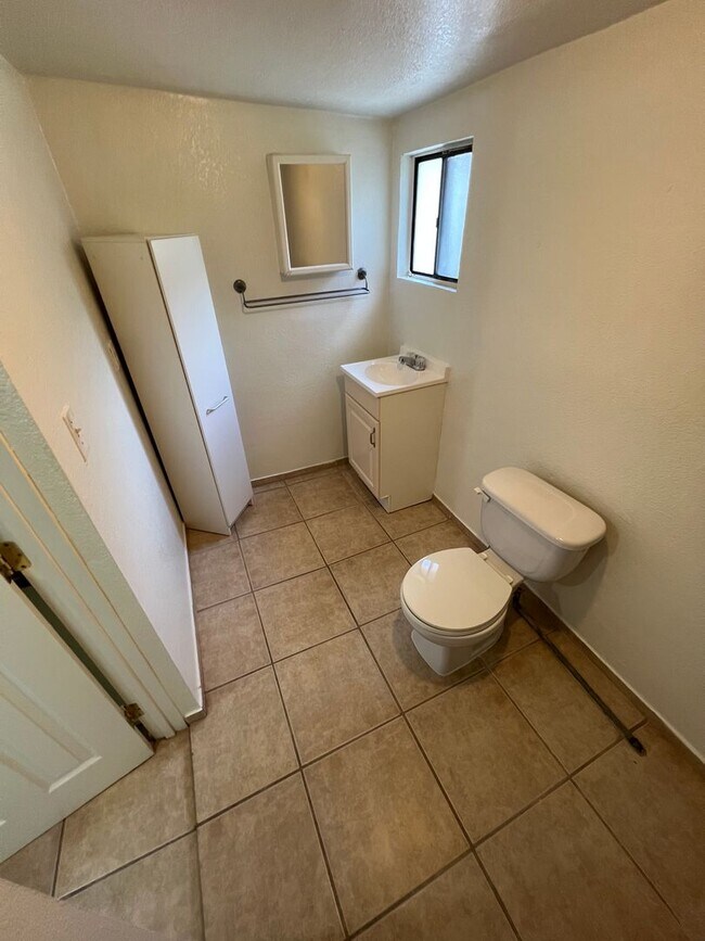 Building Photo - 10919