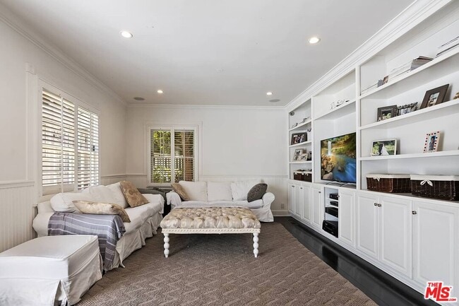 Building Photo - 111 S Glenroy Ave