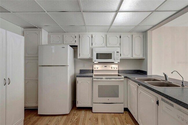 Building Photo - 14130 Rosemary Ln
