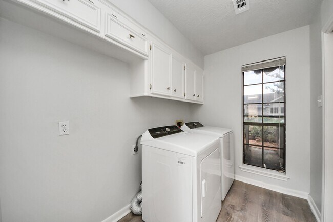 Building Photo - 1023 Oyster Bay Dr
