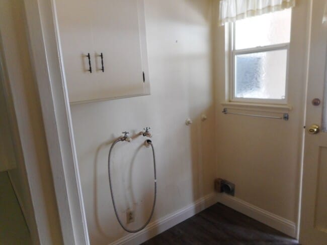 Building Photo - 33 E Robinson Ave