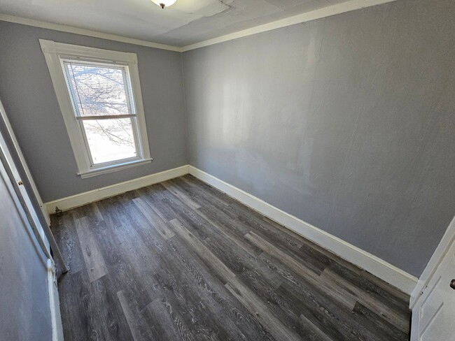 Building Photo - $1475/mo - 1 Bed / 1 Bath Second floor Apa...