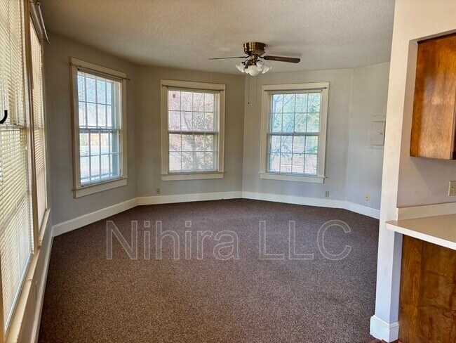 Building Photo - 310 W Broad St