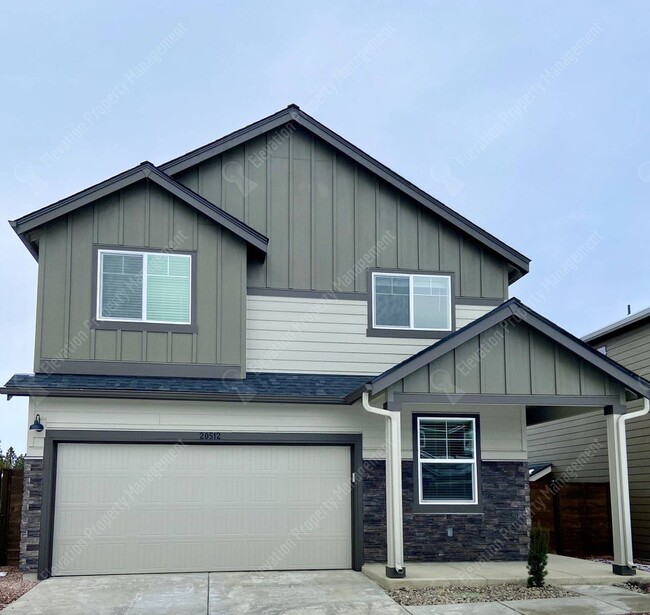 Primary Photo - 4BR - 2.5 BA + Den SE Bend home in great n...