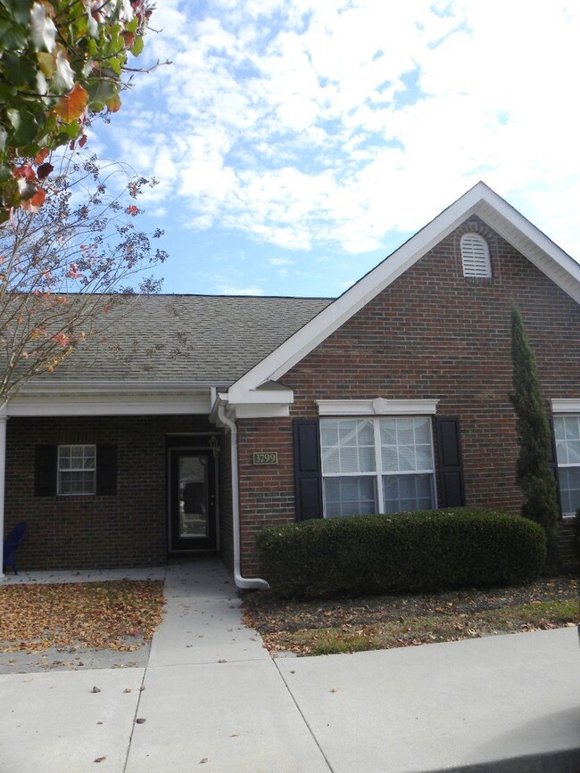 Building Photo - Central Wilmington! Live across from The Point at Barclay! Lovely one level patio home in popular...