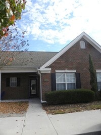 Building Photo - Central Wilmington! Live across from The Point at Barclay! Lovely one level patio home in popular...