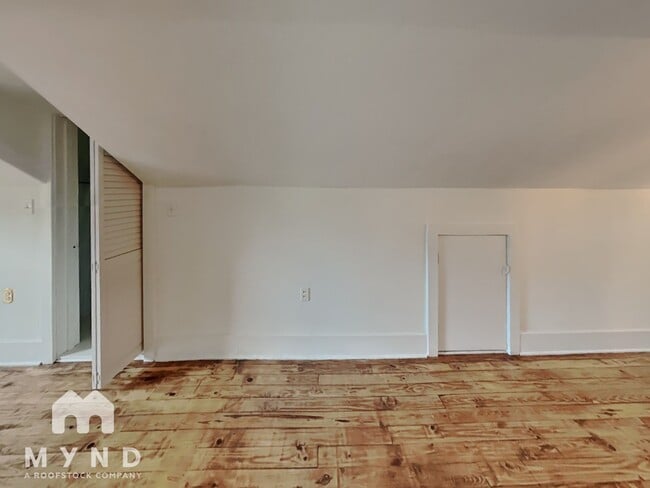Building Photo - 2206 Eastland Ave