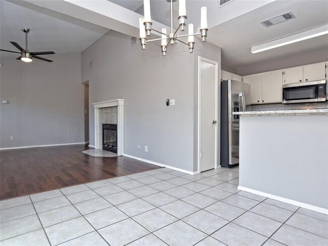Building Photo - 813 Primrose Ln