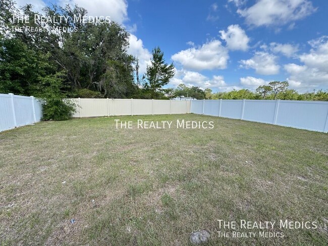 Building Photo - 404 Tanglewood Dr