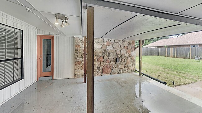 Building Photo - 3 Bedroom 2 Bath Home Conveniently Located in Moore