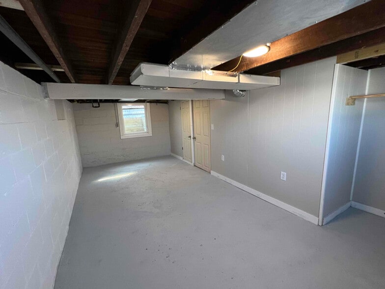 Building Photo - 142 5th St