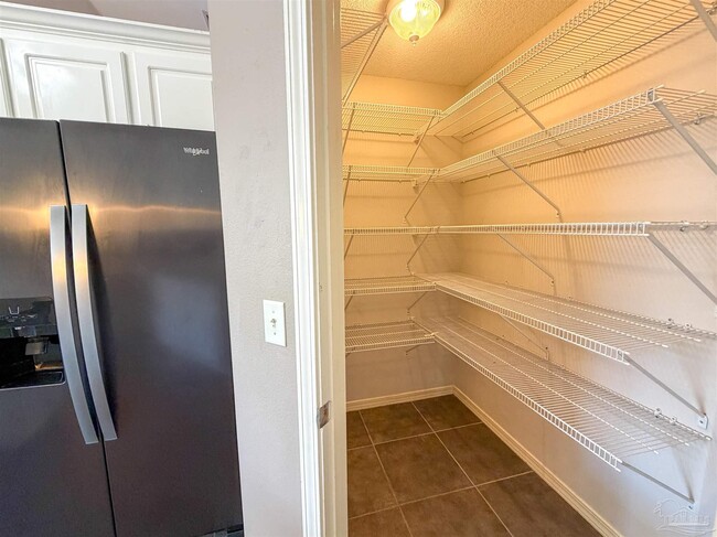 Building Photo - 3977 High Bridge Dr