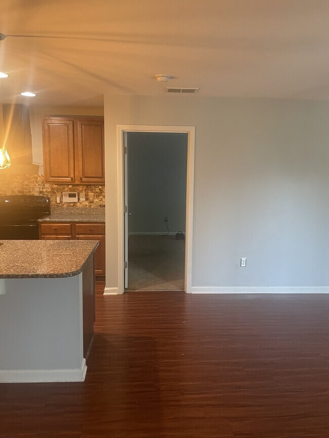 Building Photo - 1232 Midtown Village Dr