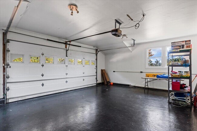 Building Photo - 20 Alanson Ln