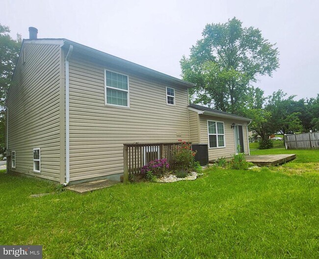 Building Photo - 12216 Kingsbrook St