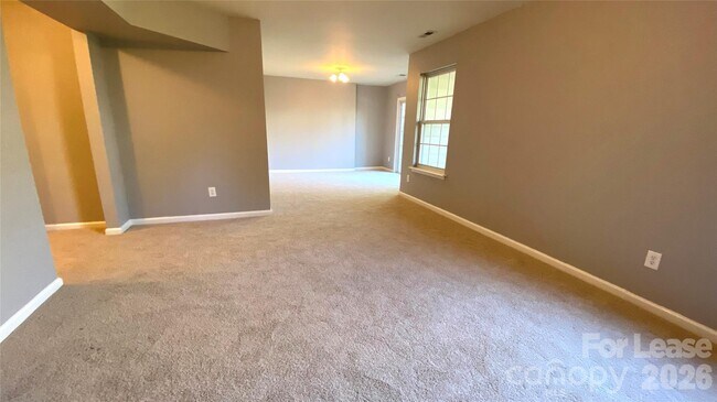 Building Photo - 127 Meadow Pond Ln