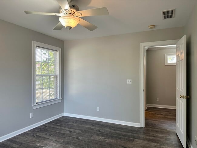 Building Photo - 114 W Green St