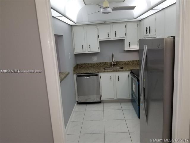 Building Photo - 4160 Inverrary Dr