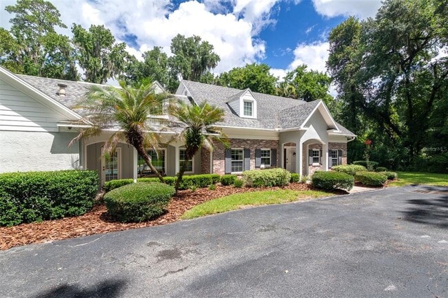 Building Photo - 2506 SW 9th Dr