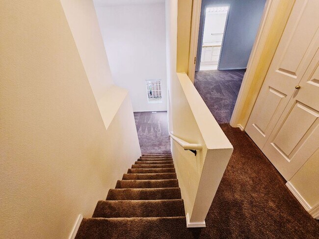 Building Photo - 3 Bed + Bonus Room 2.5 Bath Home Snohomish