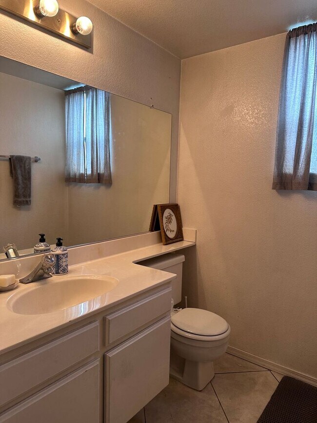 Building Photo - Absolutely IMMACULATE/ADORABLE Natomas hom...