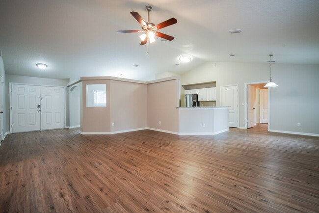 Building Photo - 402 S Dixie Dr