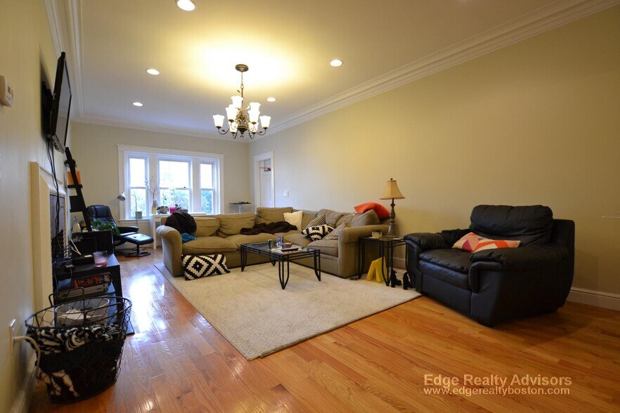 Building Photo - 6 Cummings Rd