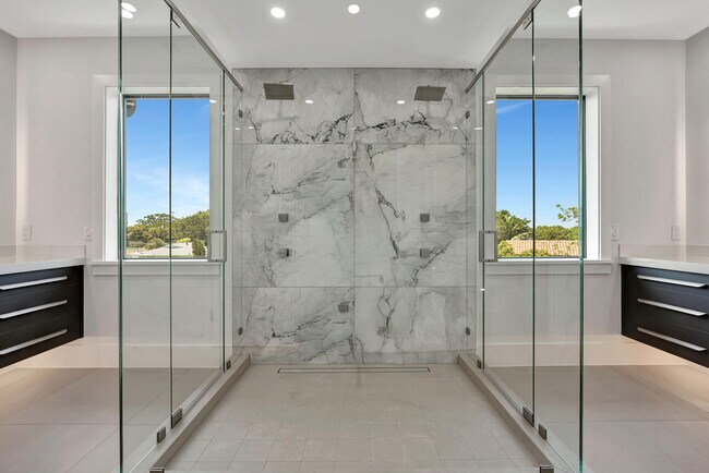 Building Photo - 416 S Lake Dr