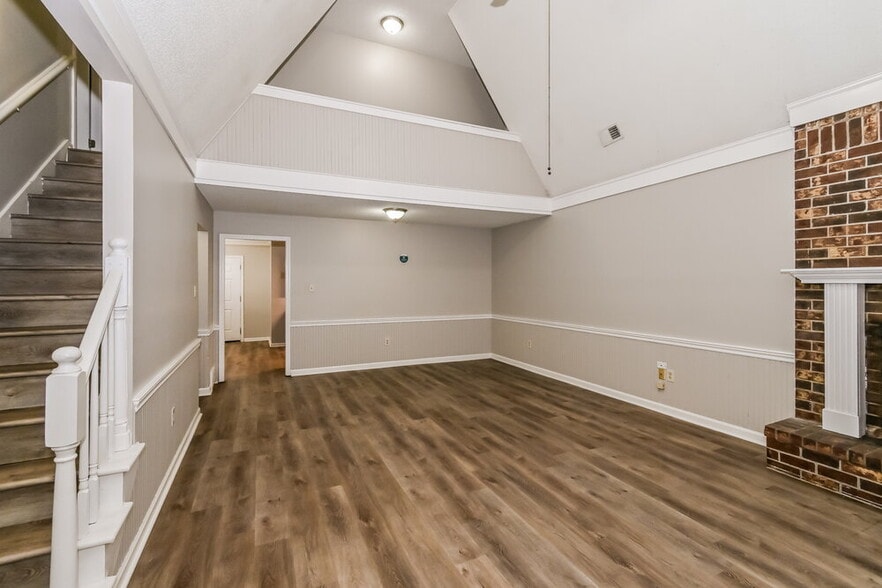Building Photo - 861 White Pine Dr