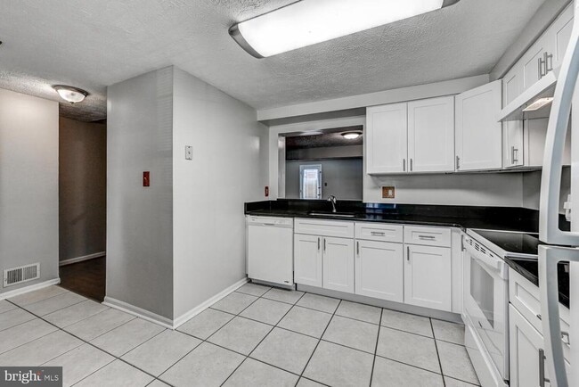 Building Photo - 8125 Greenspring Vly Rd