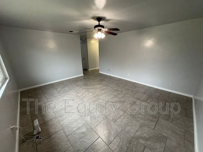 Building Photo - 4122 W Monte Vista Ave