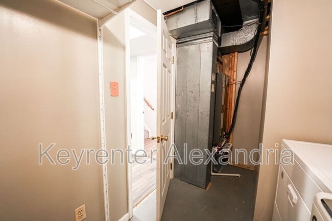 Building Photo - 6626 Birchleigh Way
