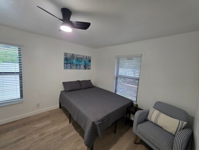 Building Photo - 320 Sterling Ave