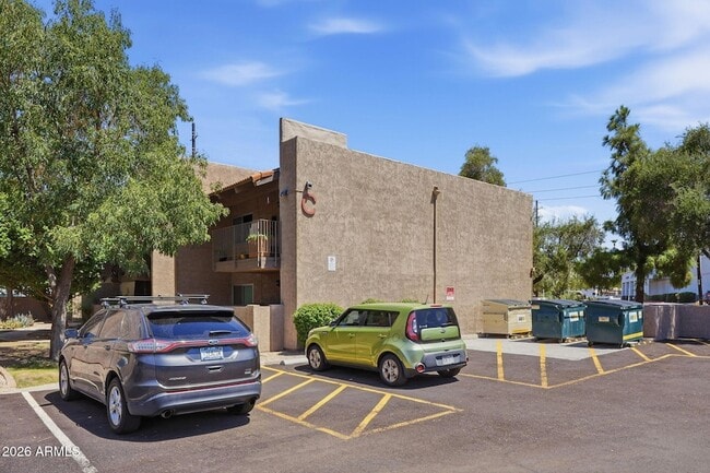 Building Photo - 5525 E Thomas Rd