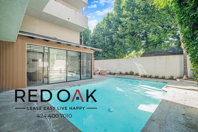 Building Photo - 4651 Cahuenga Blvd