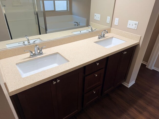 Building Photo - Estrella home for rent!