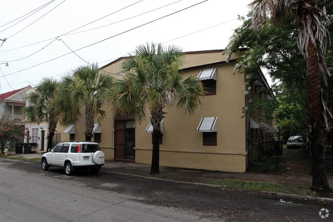 Building Photo - Dan Max Apartments