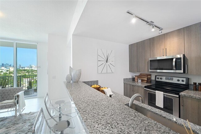 Building Photo - 514 SW 22nd Ave