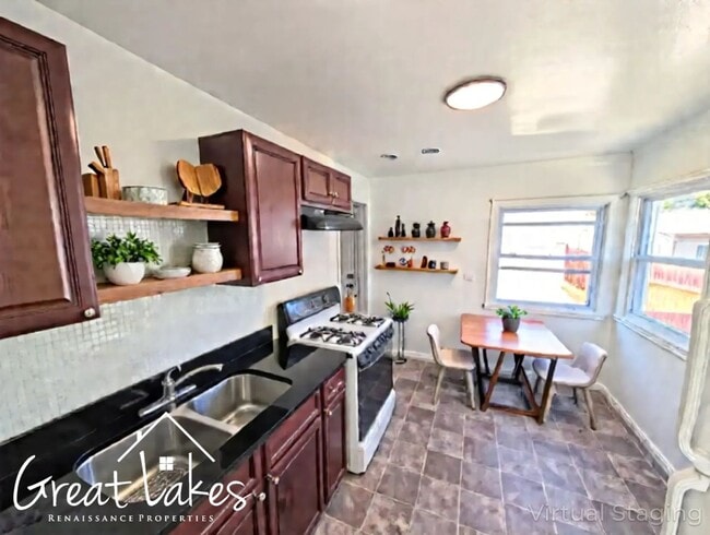 Building Photo - Beautiful 2 Bedroom 1 Bathroom now availab...