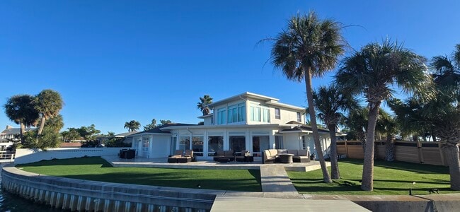 Building Photo - 301 22nd St